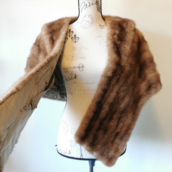 Vintage Holt Renfrew fur stole/cape - Picture 5 of 6